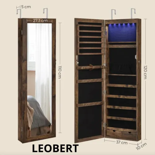 Большое зеркало для удобной примерки