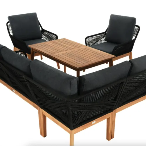 Просторий стіл - центр вашої локації на відкритому повітрі