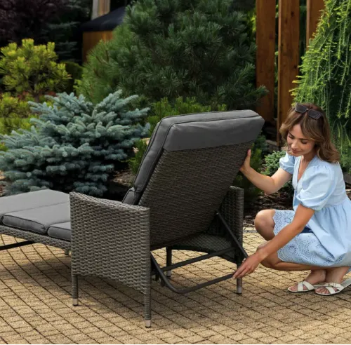 Эргономичная форма кресла-шезлонга