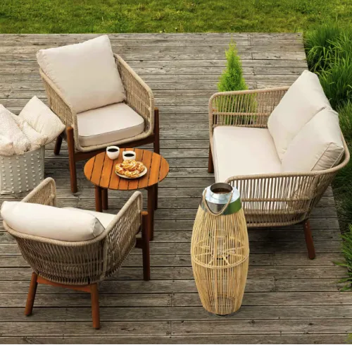 Практичний журнальний столик