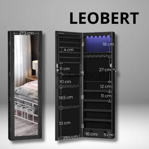 Большое зеркало для удобной примерки