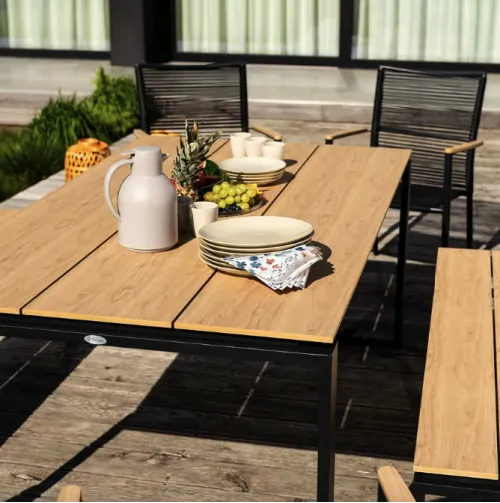 Большая столешница для комфортных встреч