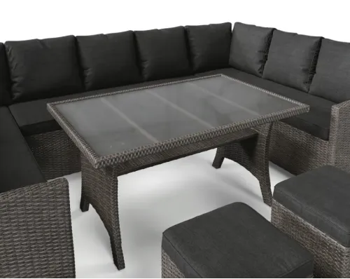 Великий обідній стіл