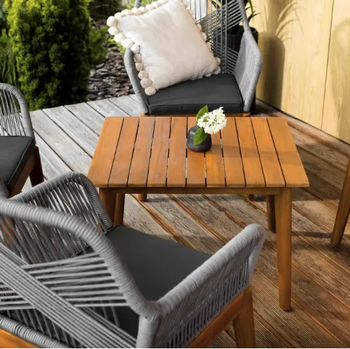 Елегантний дерев'яний стіл