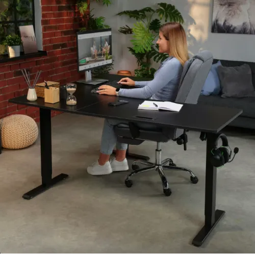 Просторная столешница с функциональными деталями